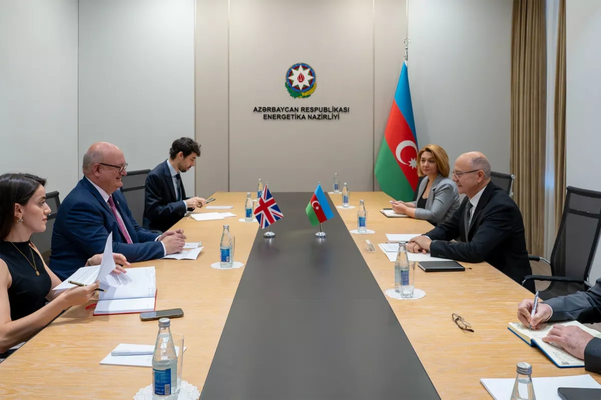 Azerbaijan, UK step up plans for green energy, power links PHOTO