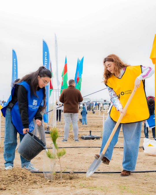 Bright support from Yelo Bank for the 1 million trees target! (PHOTO)