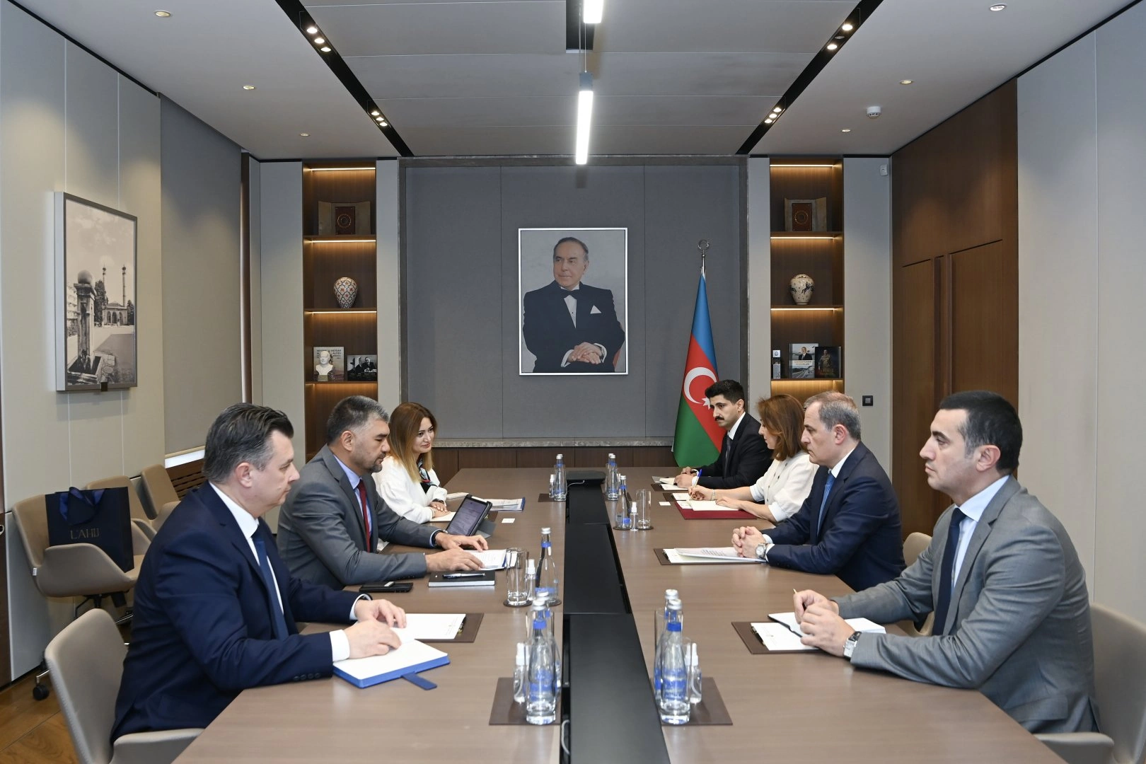 Azerbaijan, TRACECA explore prospects for expanded cooperation (PHOTO)