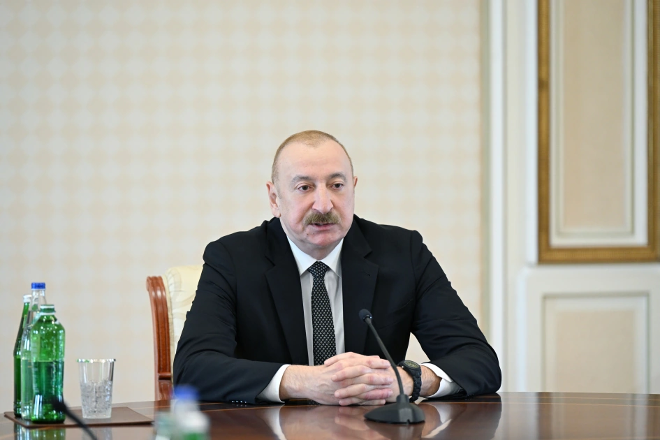 President Ilham Aliyev receives participants of meeting of heads of government of member states of Organization of Turkic States (PHOTO)