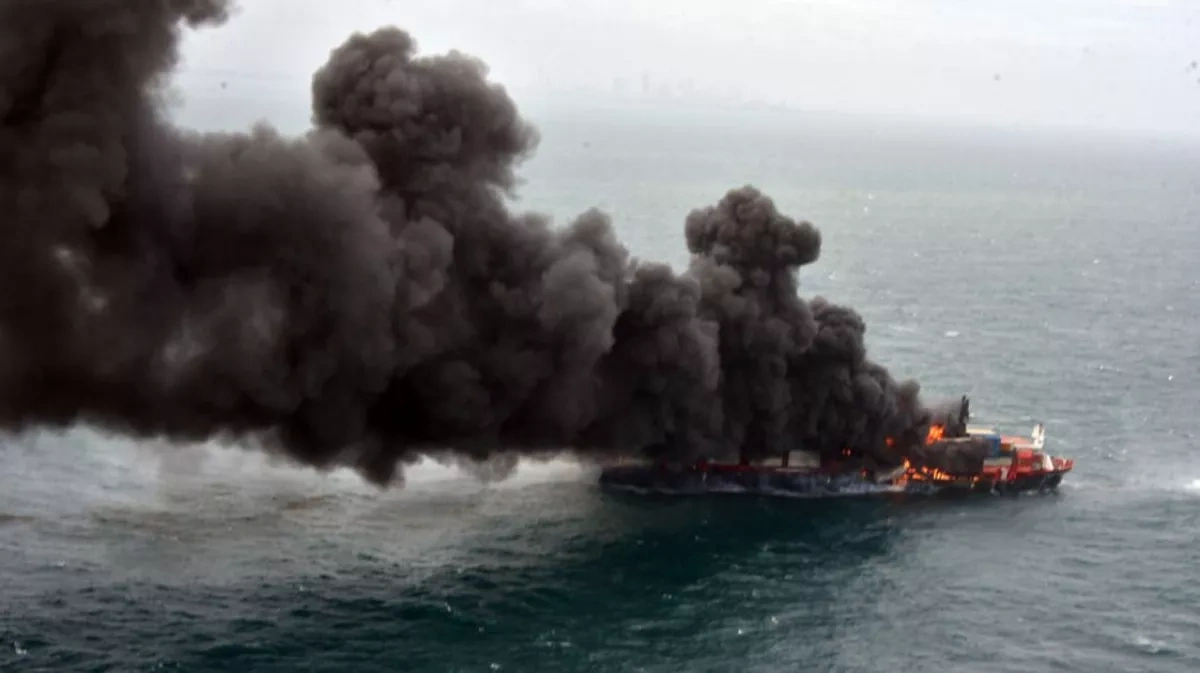 Unknown shell strikes bulk carrier off Dubai coast