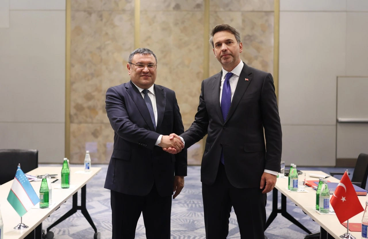 Uzbekistan, Türkiye explore deeper energy cooperation at Baku Energy Week 2026