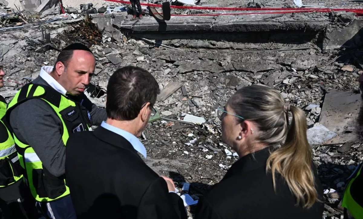 Israeli president visits Beit Shemesh after deadly rocket strike PHOTO