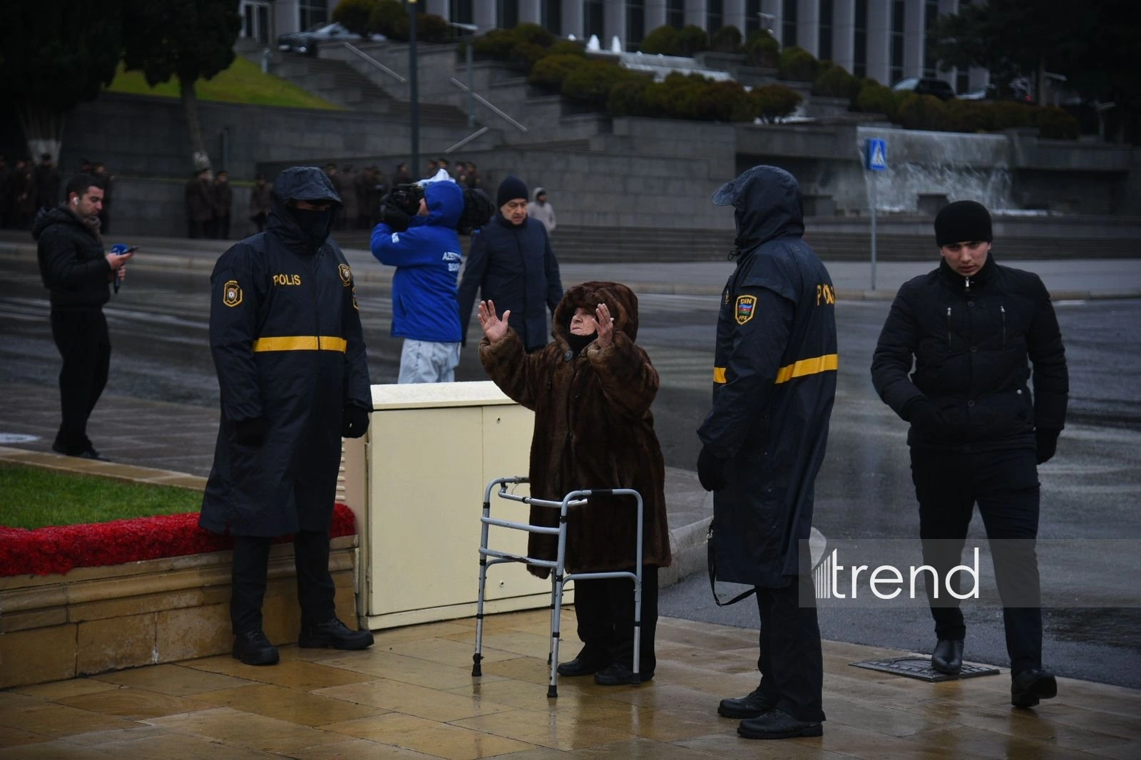 Azerbaijani people honor memory of victims of 20 January tragedy (PHOTO)