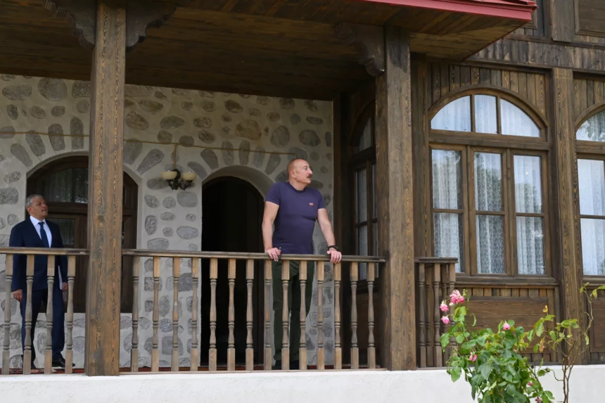 President Aliyev reviews restored buildings of “Yasaman” Hotel in Shusha PHOTO