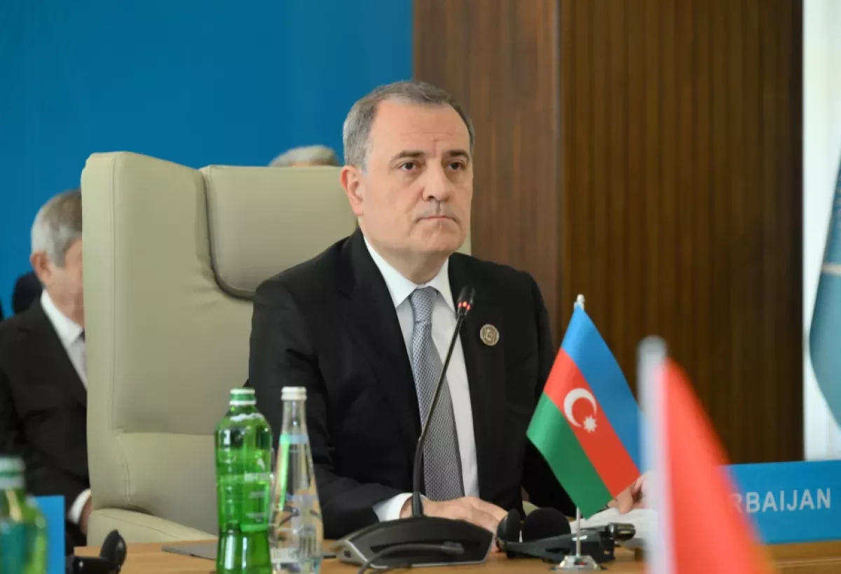 Azerbaijani top diplomat embarks on working visit to Hungary