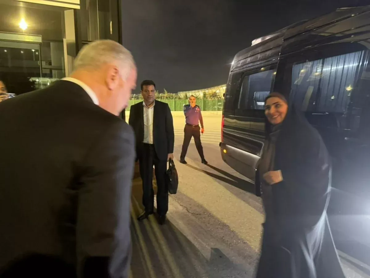 Iranian minister of roads and urban development arrives in Azerbaijan