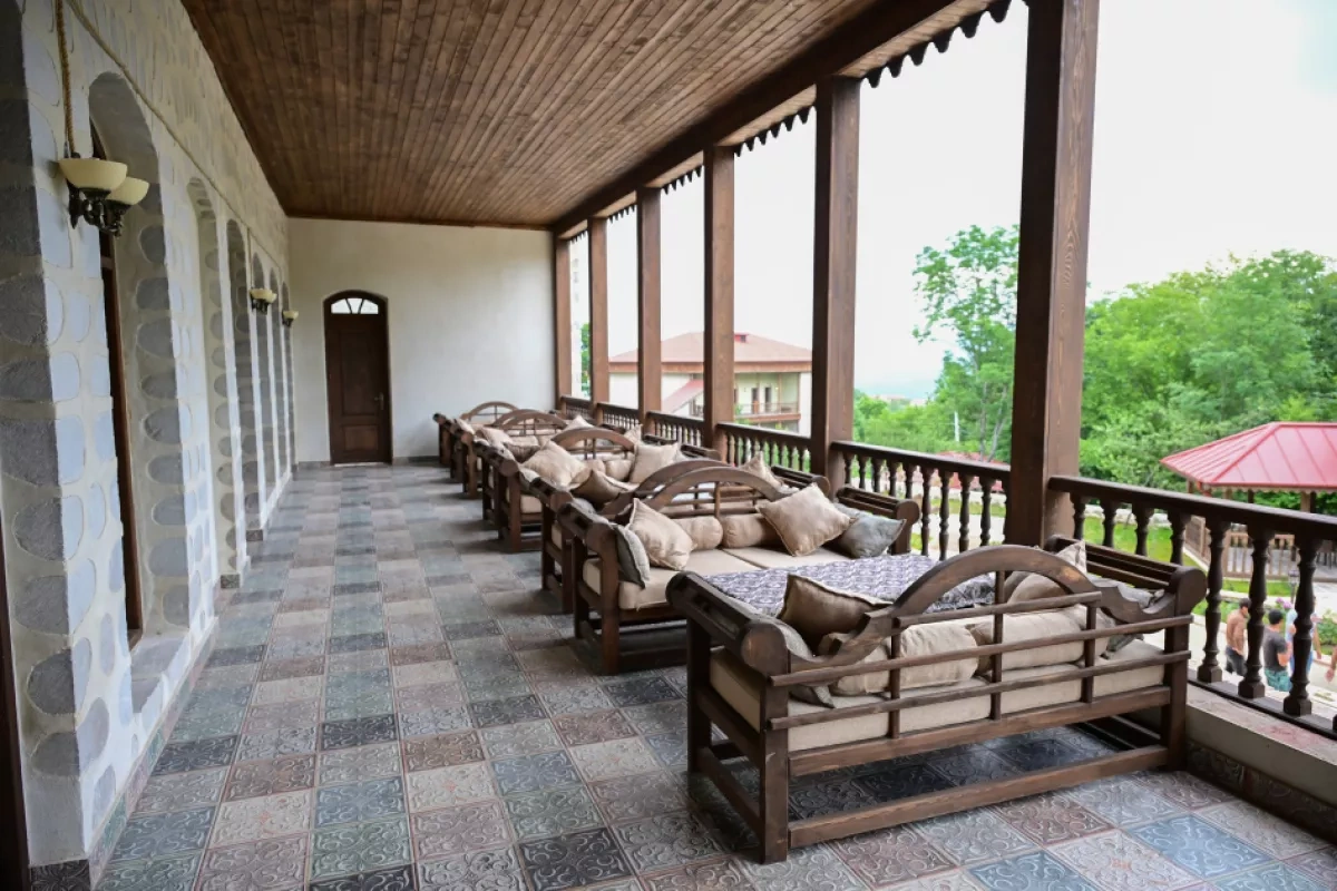 President Aliyev reviews restored buildings of “Yasaman” Hotel in Shusha PHOTO