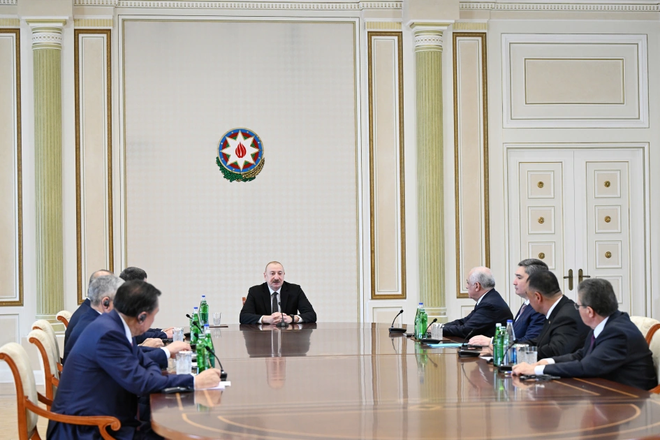 President Ilham Aliyev receives participants of meeting of heads of government of member states of Organization of Turkic States (PHOTO)