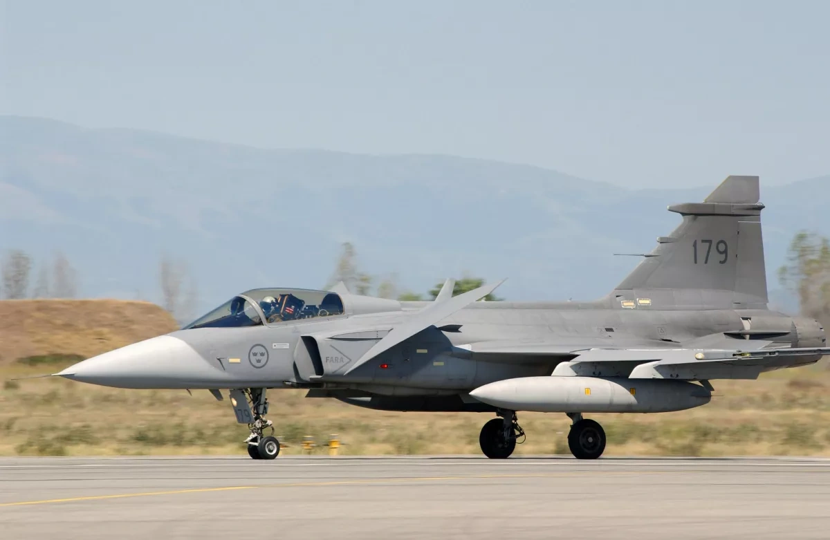 Sweden to send Gripen jets, warship to Finland amid drone threat