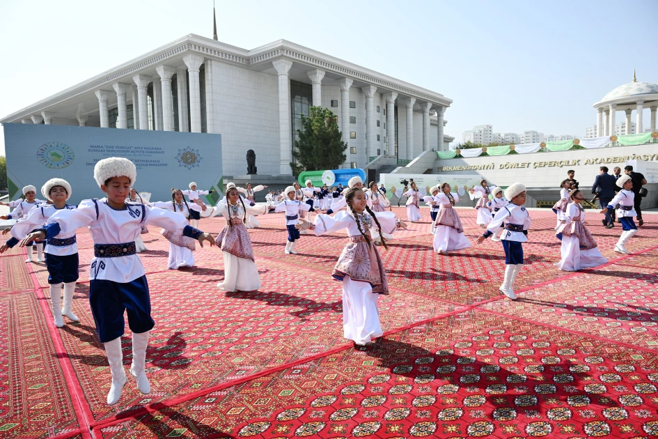 Heydar Aliyev Foundation VP Leyla Aliyeva attends opening of MAMA “Mother Nature” international art exhibition in Ashgabat (PHOTO)