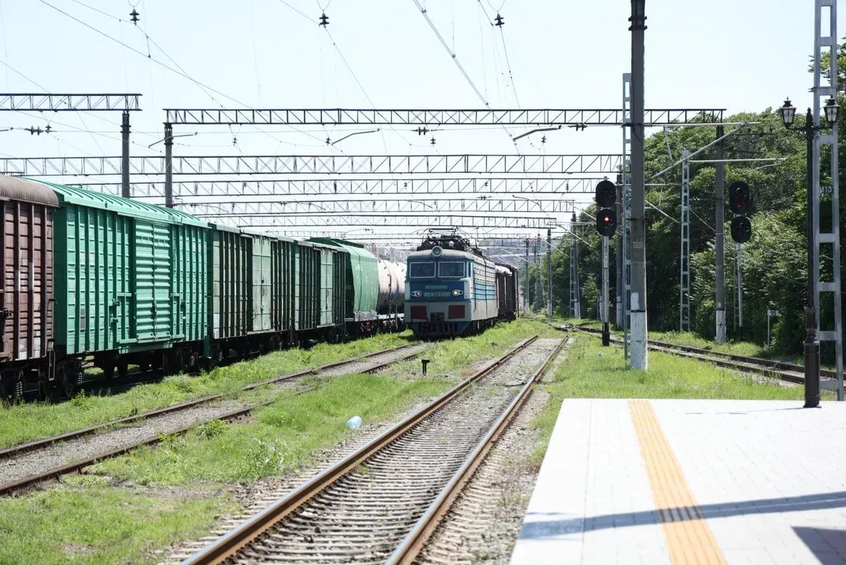 Azerbaijan sends fertiliser, four shipments to Armenia via rail transit route
