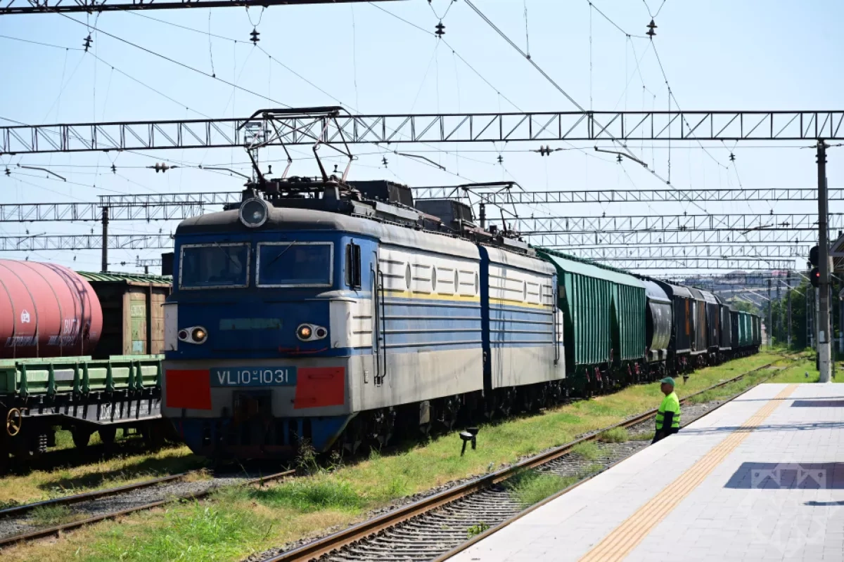 Azerbaijan transports Russian wheat, coal to Armenia by rail PHOTO