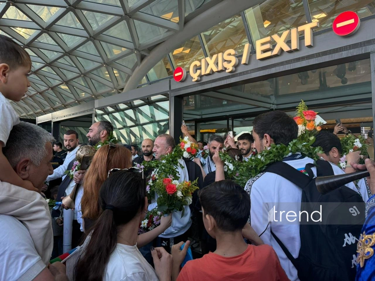 Azerbaijan’s European minifootball champions return home (PHOTO)