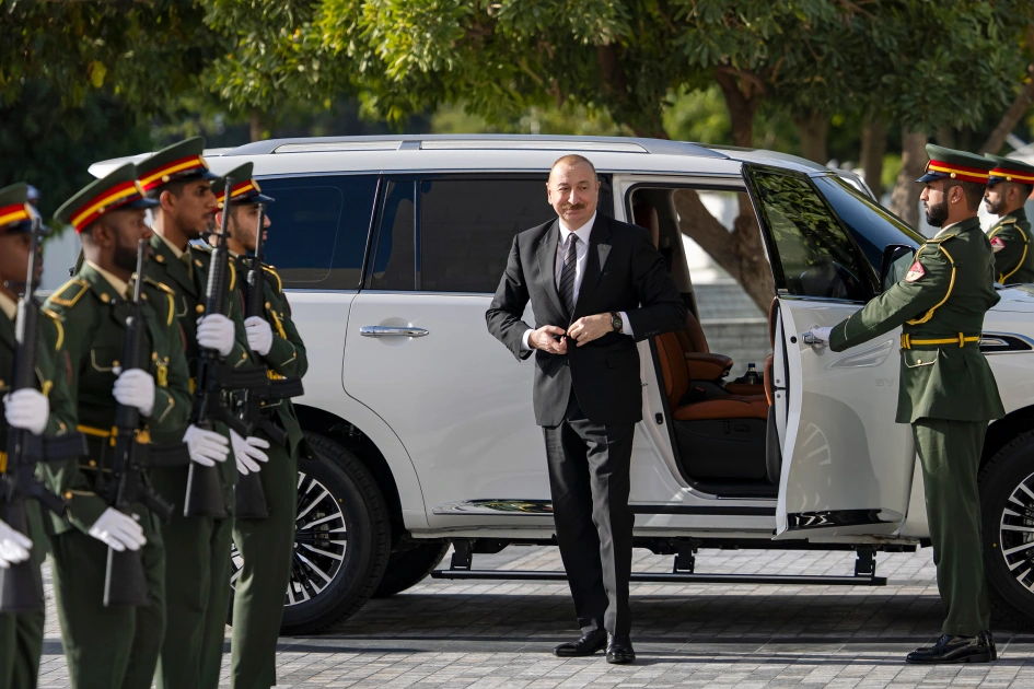 President Ilham Aliyev meets with President of United Arab Emirates in Abu Dhabi (PHOTO)