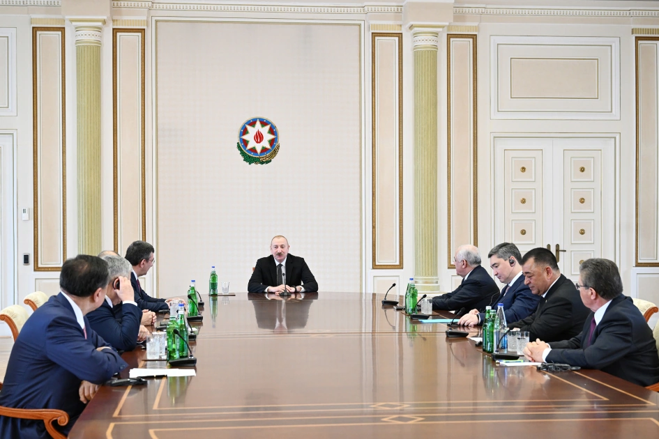 President Ilham Aliyev receives participants of meeting of heads of government of member states of Organization of Turkic States (PHOTO)