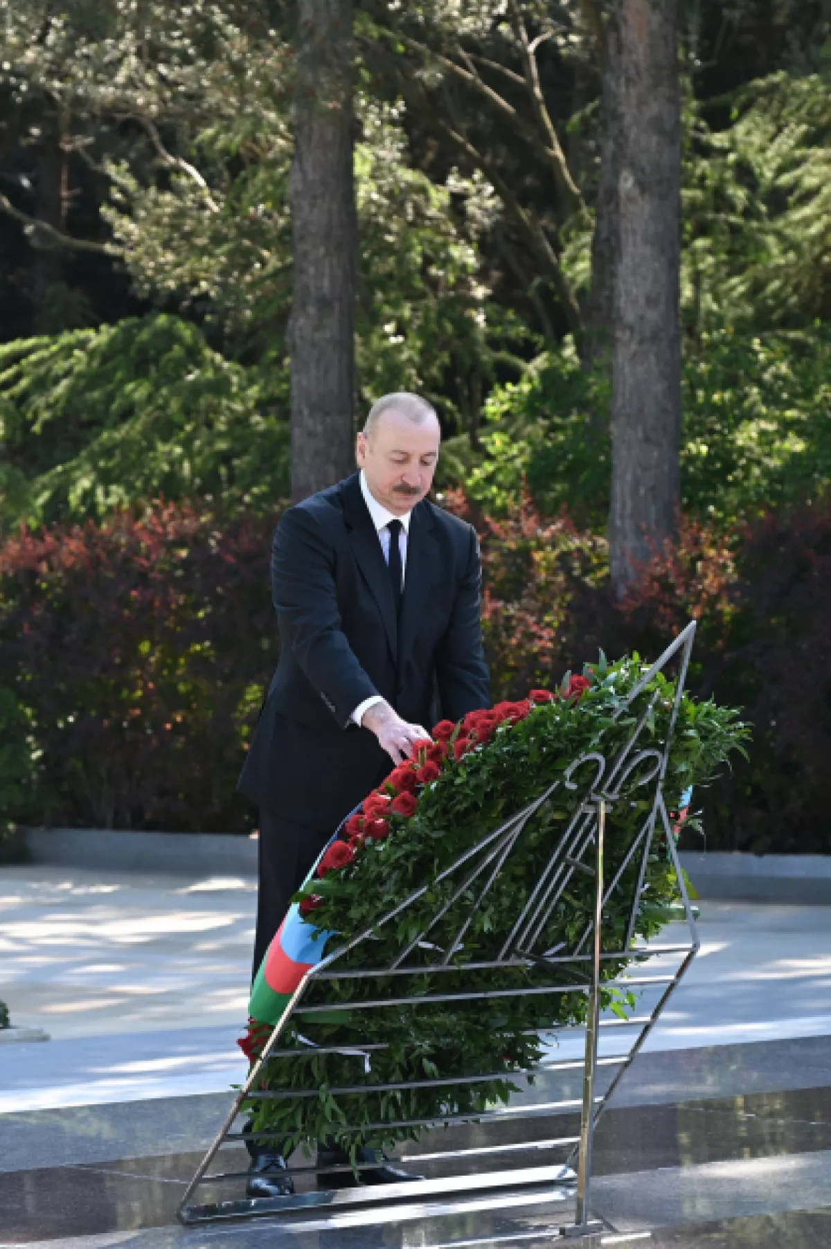 Azerbaijani president, first lady pay tribute to National Leader Heydar Aliyev Photo