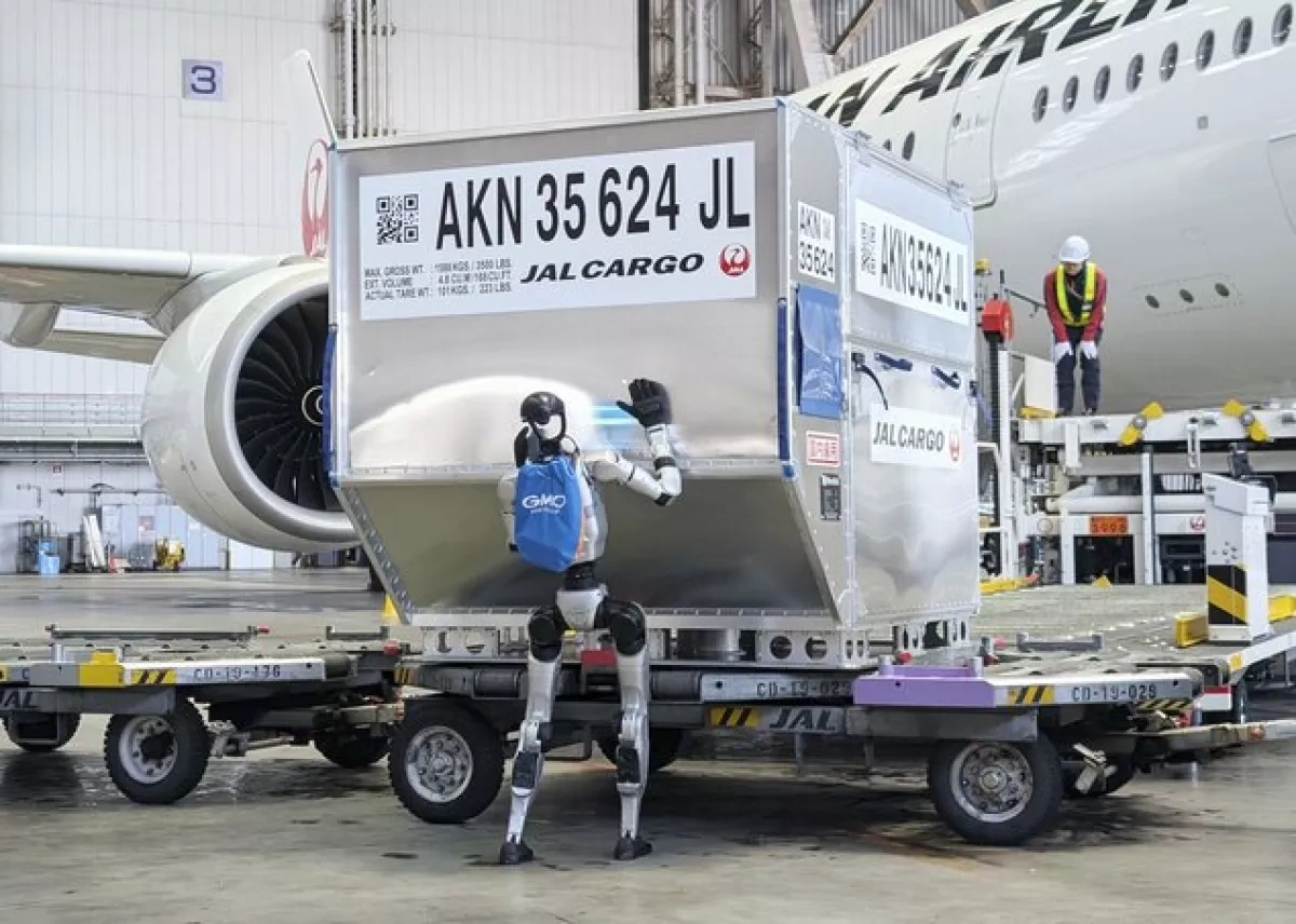 Japan to test humanoid robots for airport baggage handling
