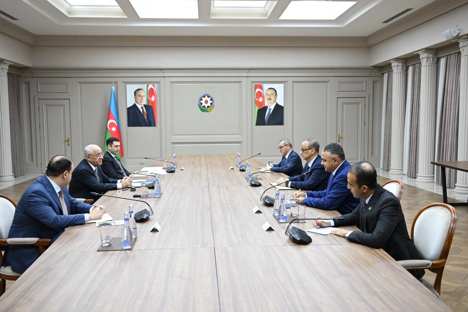 Azerbaijani PM discusses 2027 Islamic Summit hosting with OIC chief (PHOTO)