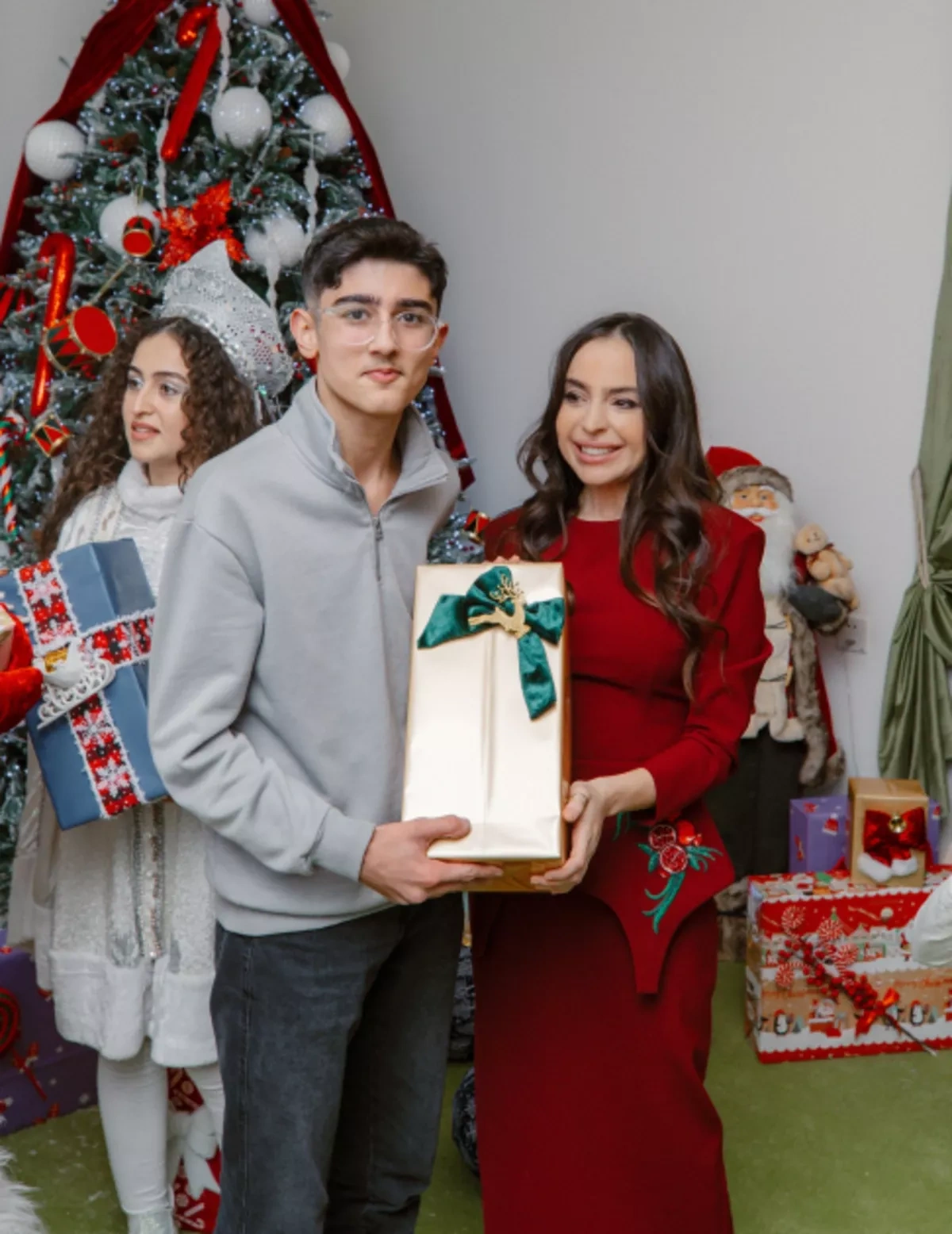 Leyla, Arzu Aliyeva share holiday joy with children at rehabilitation center