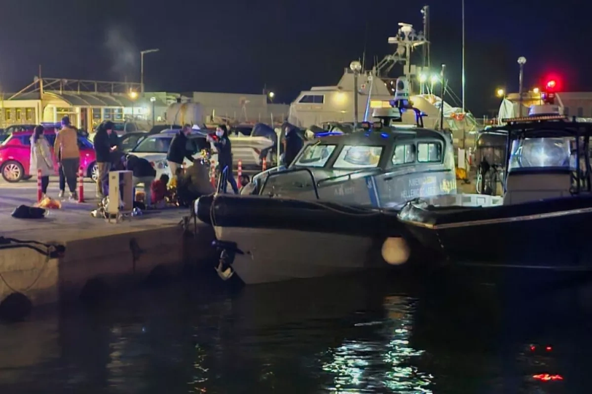 Boat carrying migrants sinks near Greek island of Chios, 15 die