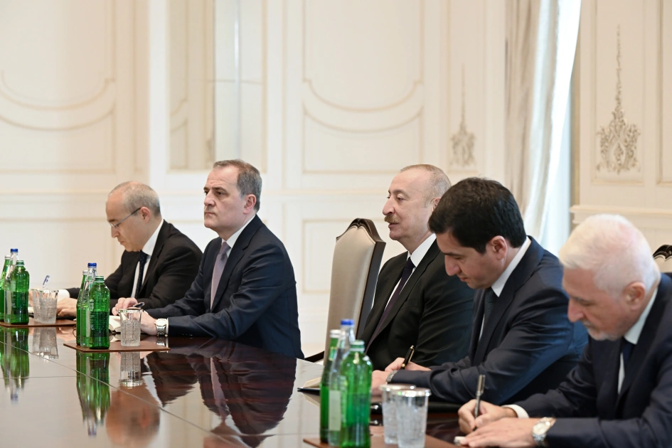 President Ilham Aliyev receives delegation from United Arab Emirates (PHOTO)