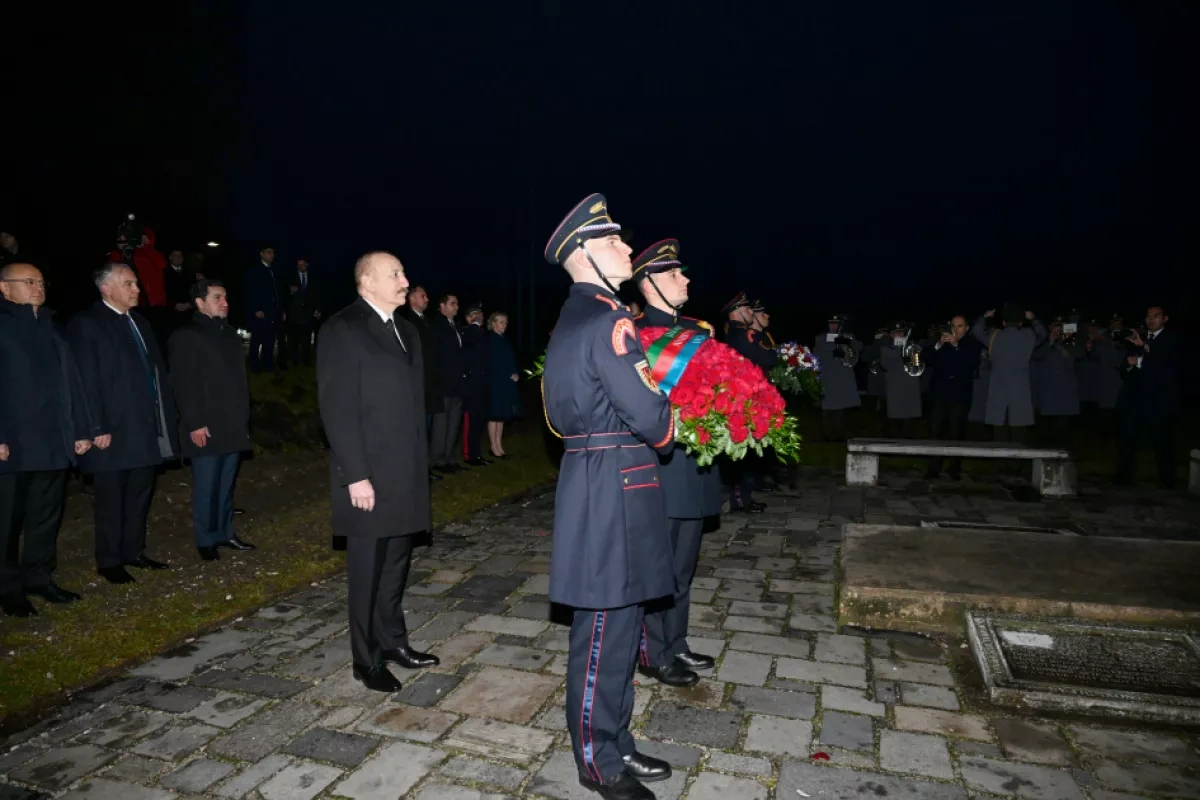 Azerbaijani, Slovak presidents honour victims at Gate of Freedom Memorial PHOTO