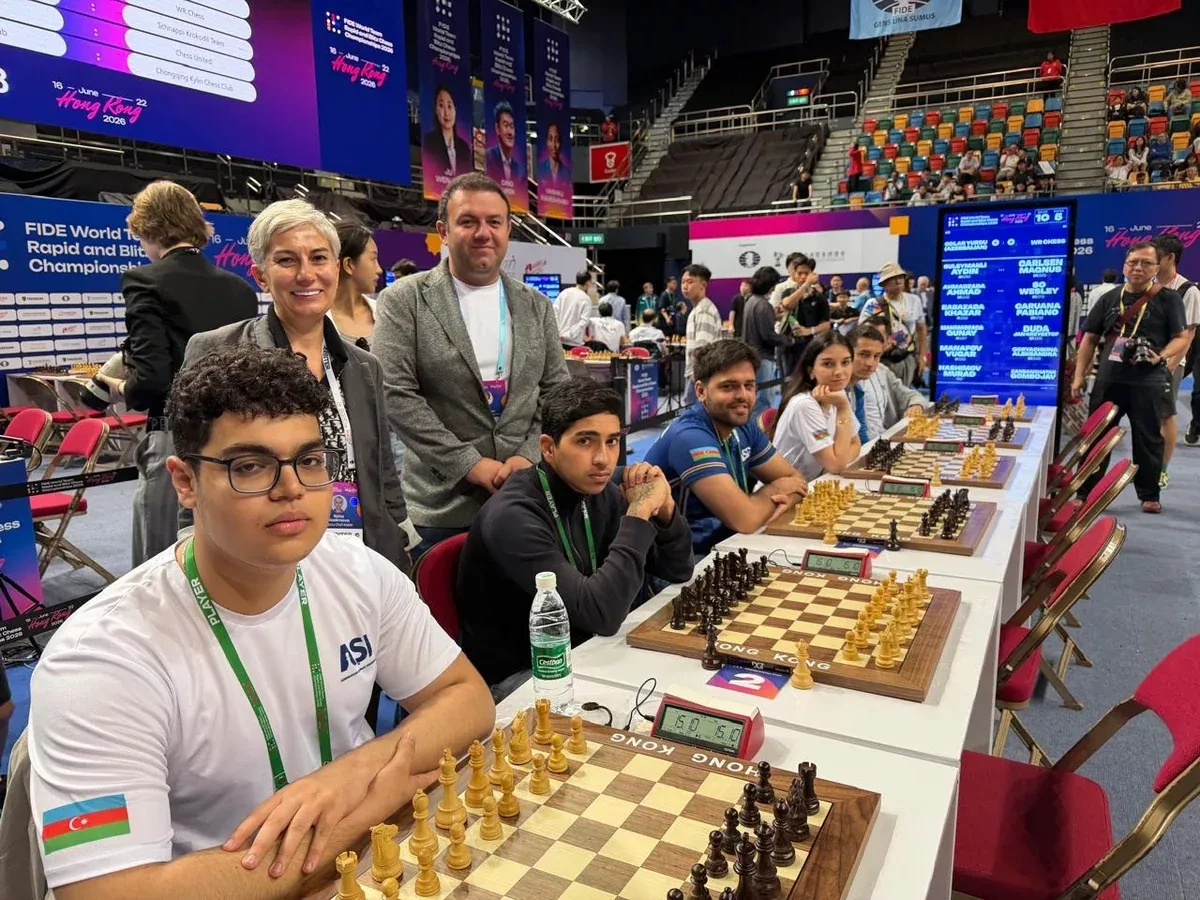 Azerbaijani player defeats chess legend Carlsen in major shock victory PHOTO