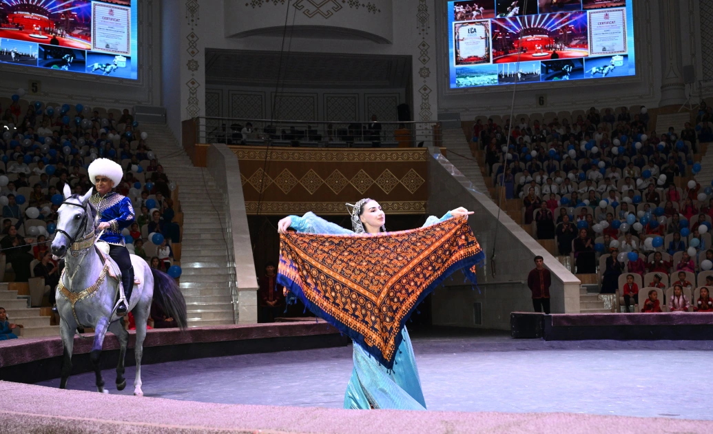 Leyla Aliyeva watches performance of Turkmen iconic Galkynysh national equestrian group in Arkadag city (PHOTO)