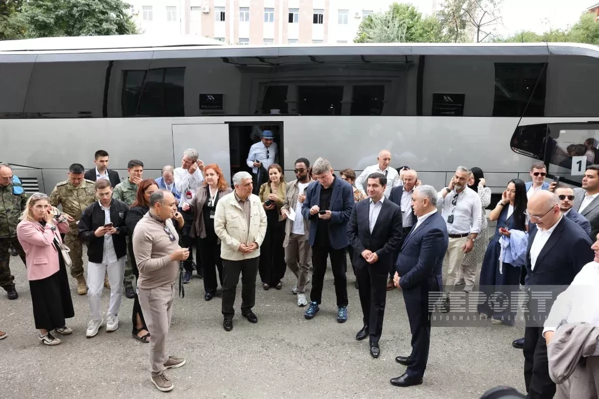 Foreign diplomats tour garment factory in Azerbaijan's Khankendi PHOTO