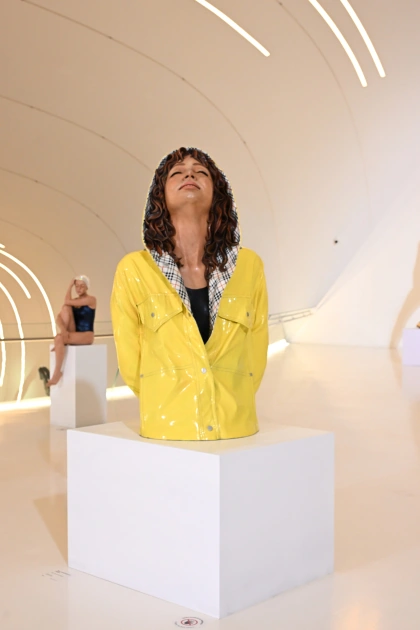 World-renowned American sculptor Carole Feuerman’s exhibition “Reborn into the Water” opens at Heydar Aliyev Center (PHOTO)