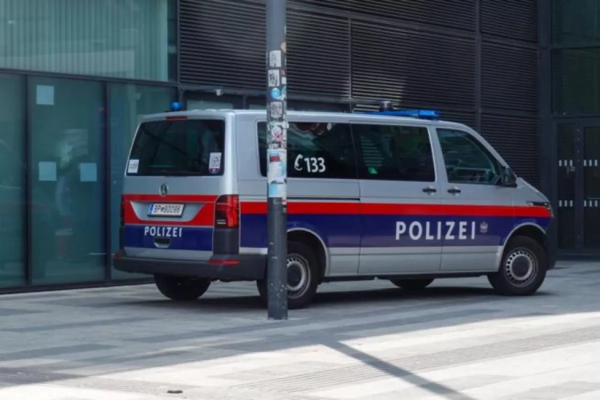 Police find grenade near synagogue in Vienna