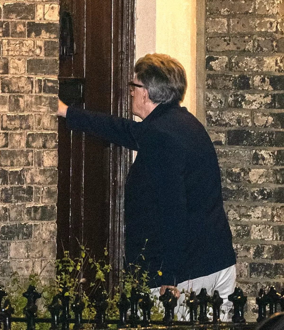Ex-UK Envoy Mandelson released on bail in Epstein-linked probe photo