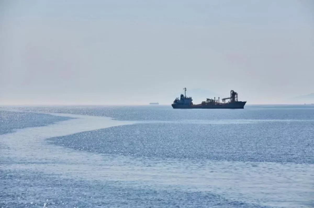 Projectile strikes vessel off Qatar coast, minor fire reported