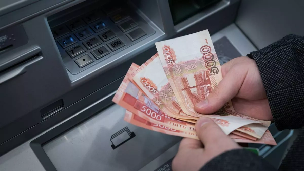 Average monthly wages fall in 15 Russian regions in June