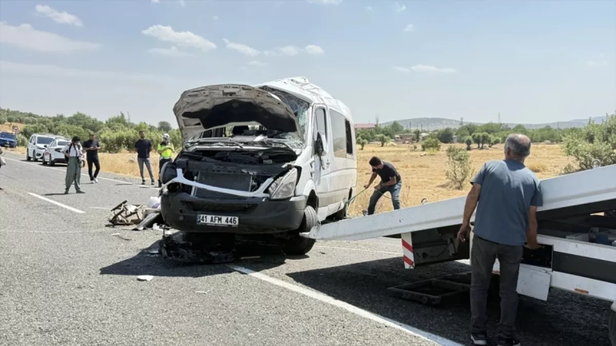 Five killed, 11 injured in minibus crash in Türkiye PHOTO