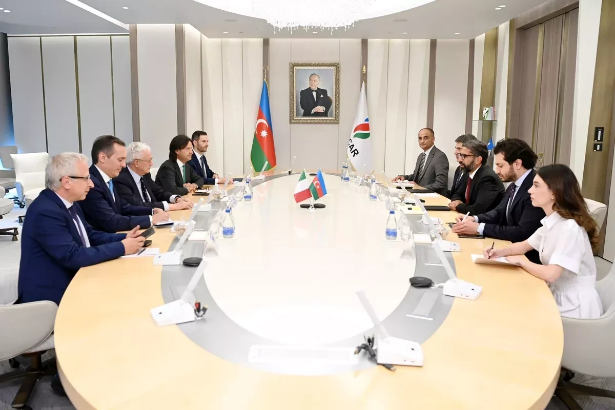 Azerbaijan, Italy discuss energy security, investment cooperation PHOTO
