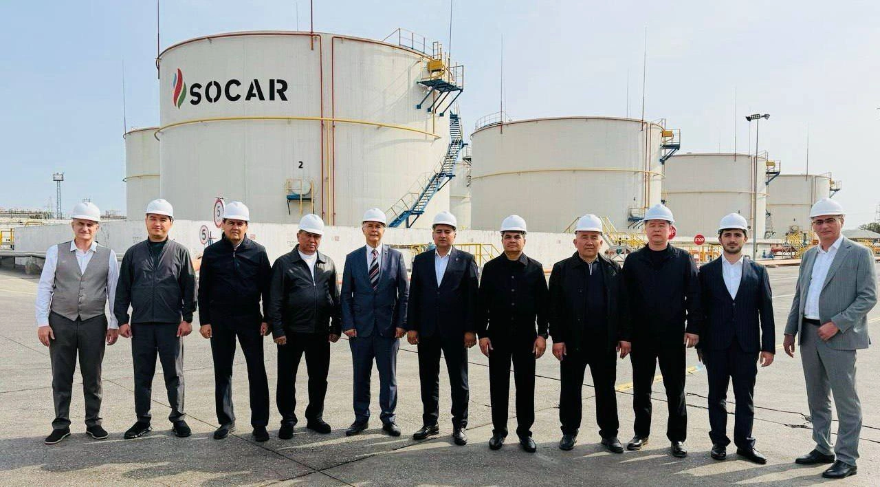 Uzbekneftegaz studies SOCAR’s fuel supply, storage practices in Azerbaijan