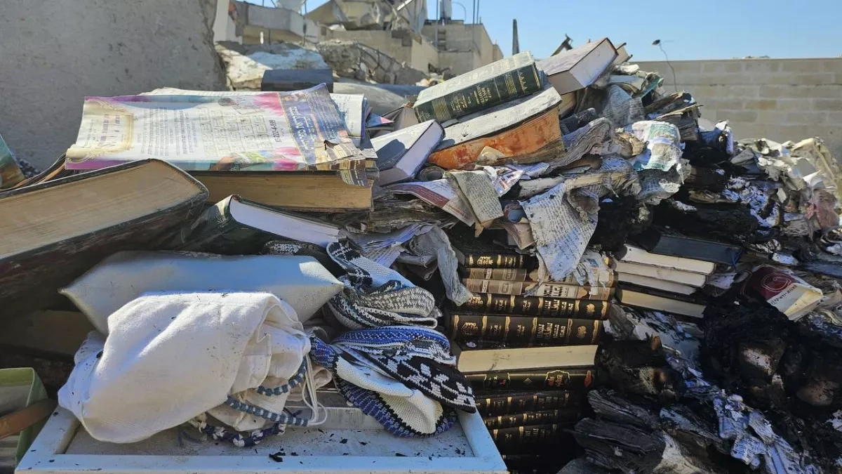 Israeli president visits Beit Shemesh after deadly rocket strike PHOTO