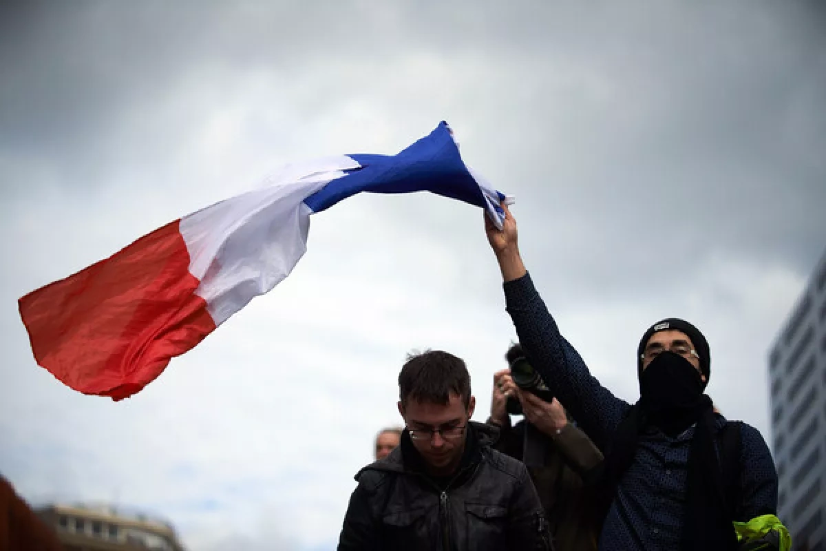 Left and right unite in challenging French government’s strategy Two no-confidence votes in one day