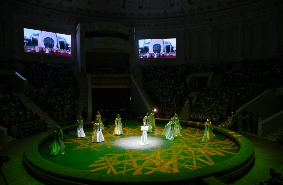 Leyla Aliyeva watches performance of Turkmen iconic Galkynysh national equestrian group in Arkadag city (PHOTO)