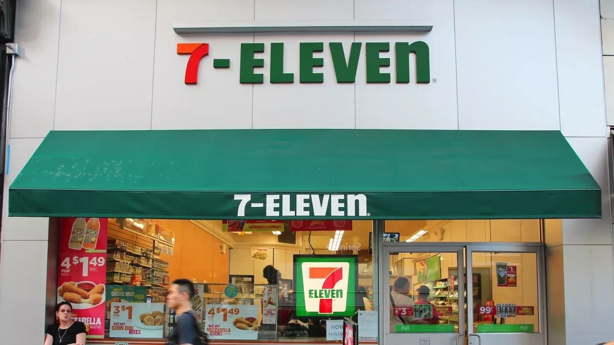 7-eleven to close hundreds of stores in North America