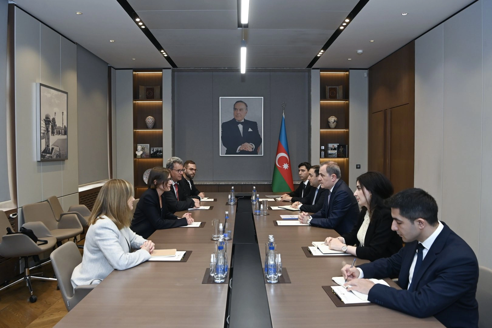 Azerbaijan's FM discusses humanitarian issues in region with ICRC chief (PHOTO)