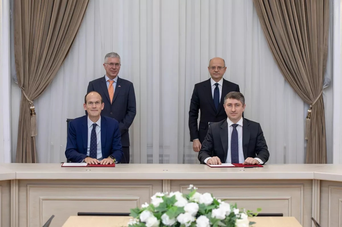 Azerbaijan, UK firms deepen cooperation on submarine cable projects PHOTO