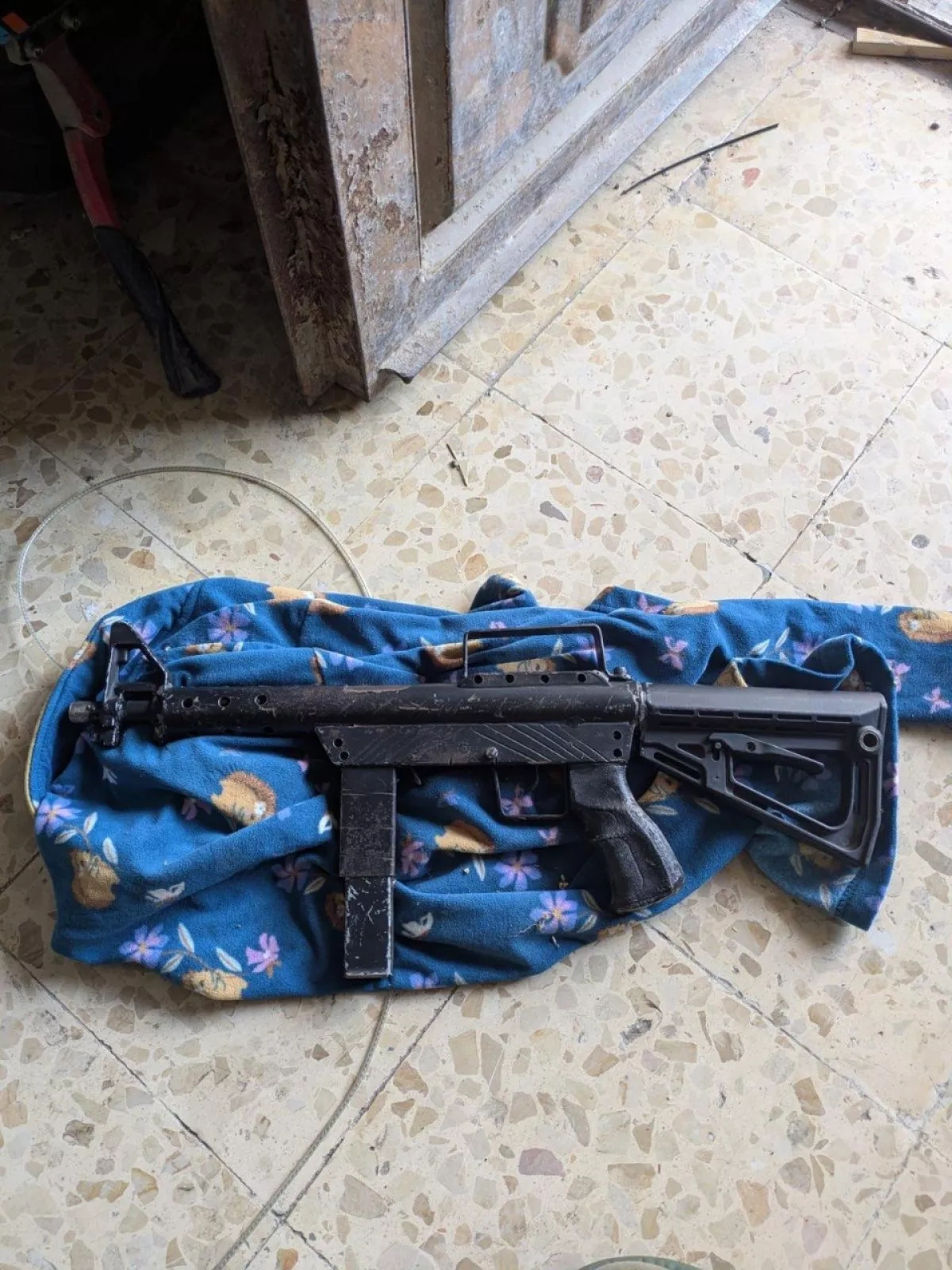 Israeli forces detain six in West Bank raids, seize weapons PHOTO / VIDEO