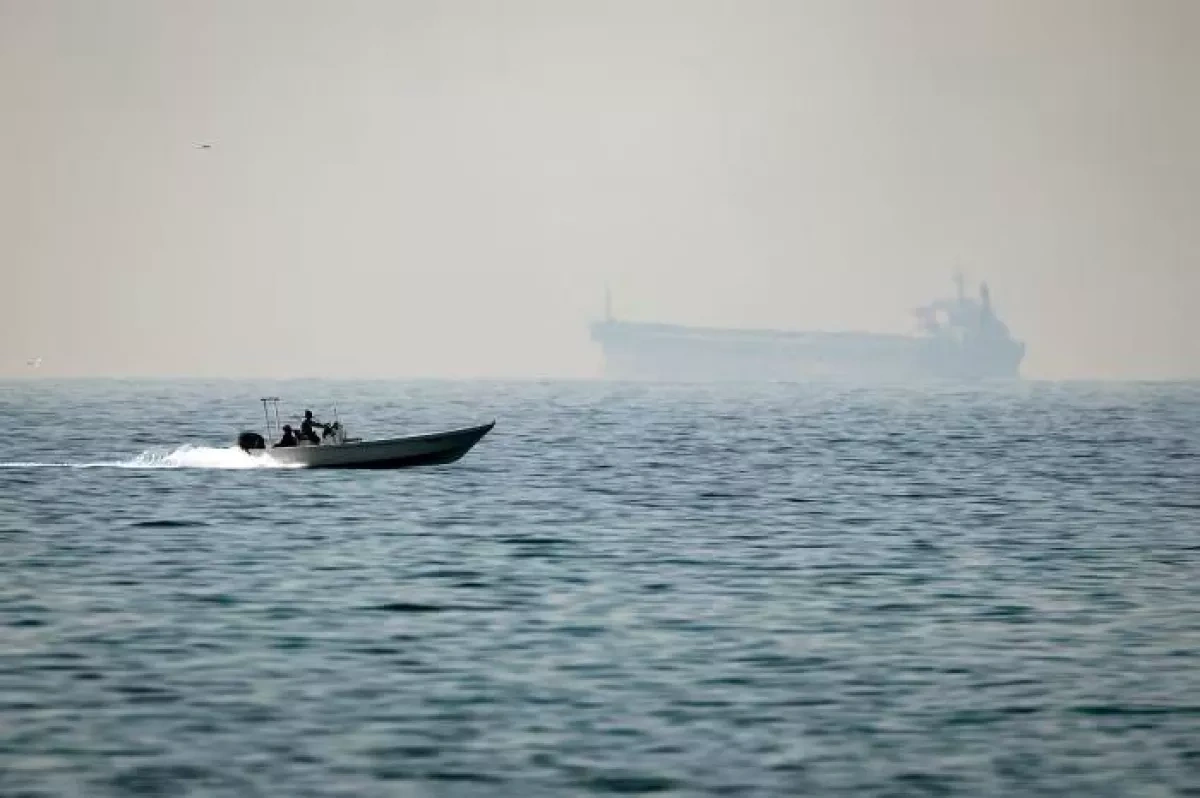 NYT: Iran struggles to clear mines in Strait of Hormuz