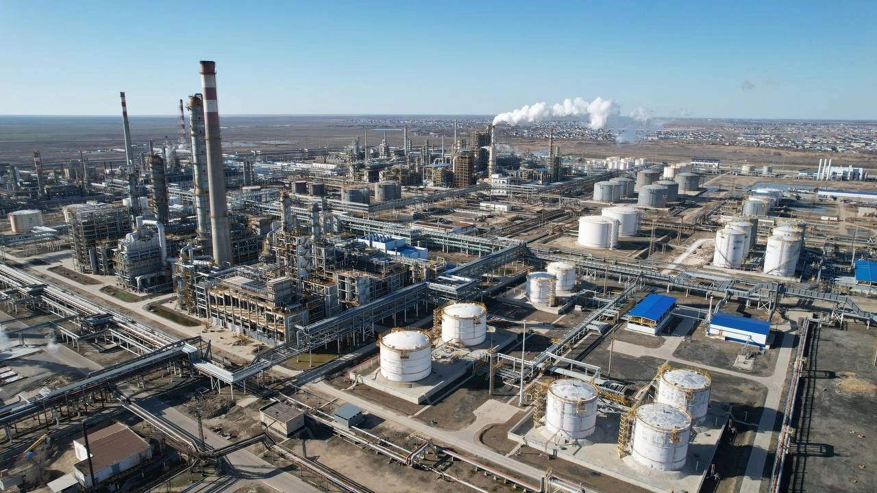 Fire breaks out at key Atyrau Oil Refinery in Kazakhstan