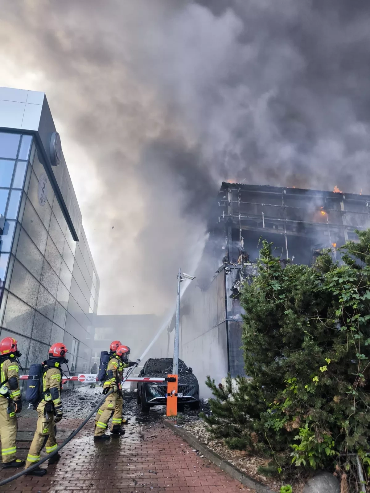 Major fire and explosions hit car dealerships in Warsaw PHOTO / VIDEO