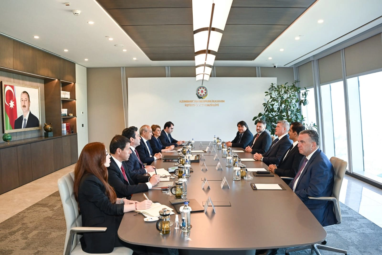 Azerbaijan and U.S. Chevron review energy export options via Caspian Sea