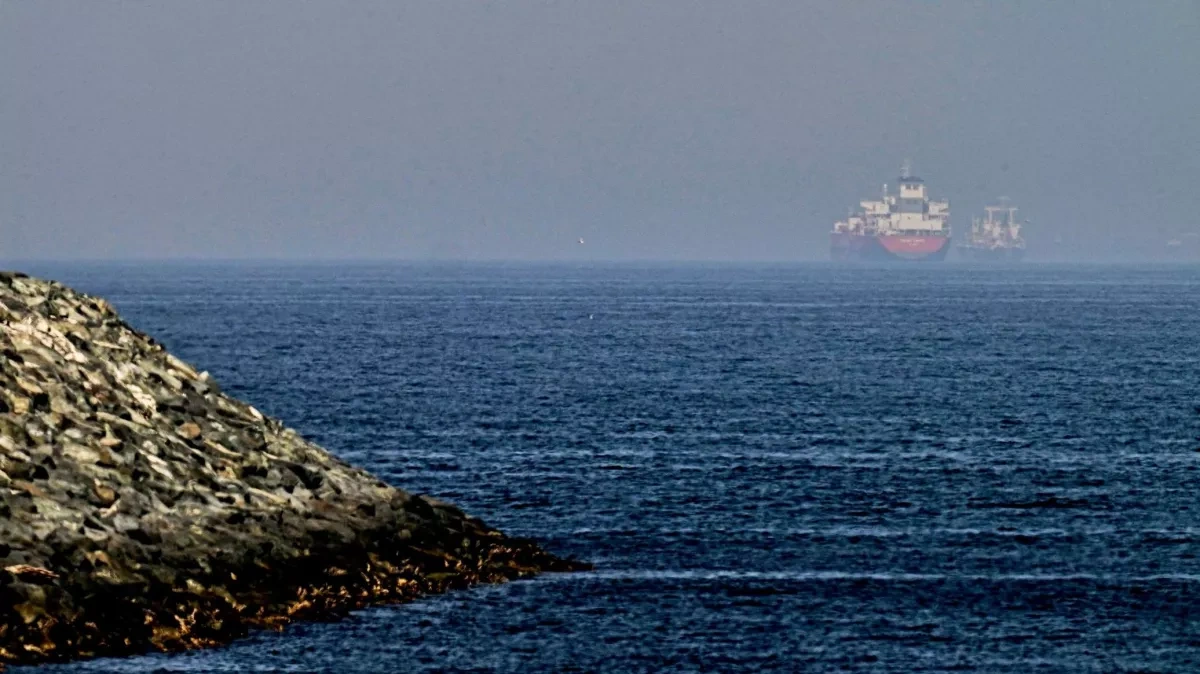 Iran could bar US, Israeli-linked ships from Strait of Hormuz